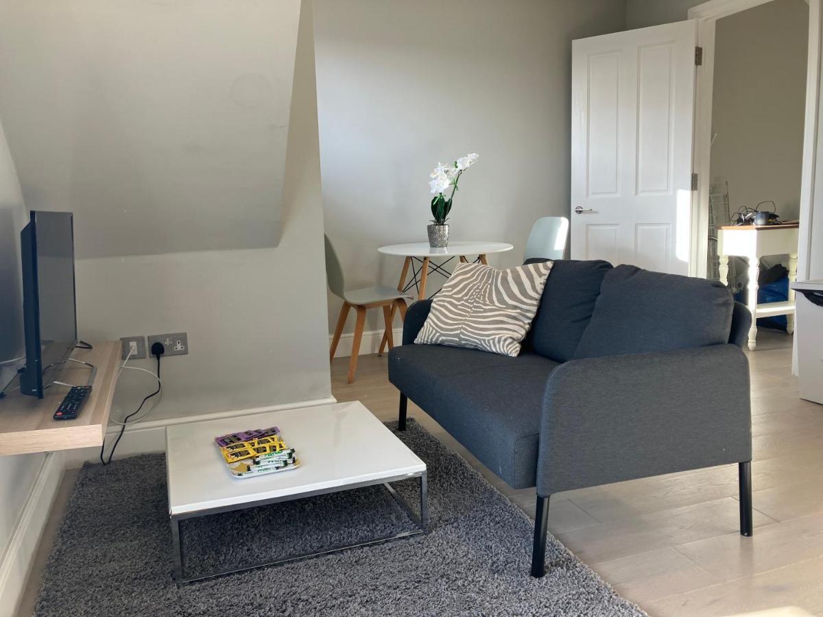 Stylish 1 Bed Flat With Private Terrace In Wimbledon - 3 The Queens London Luaran gambar